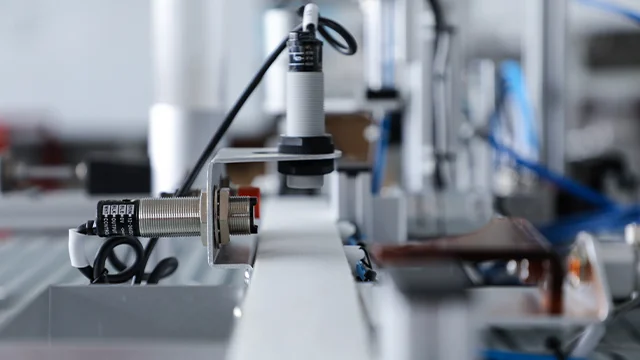 華毅澳峰AFT-1溫度變送器在機(jī)電設(shè)備行業(yè)的定制化應(yīng)用案例