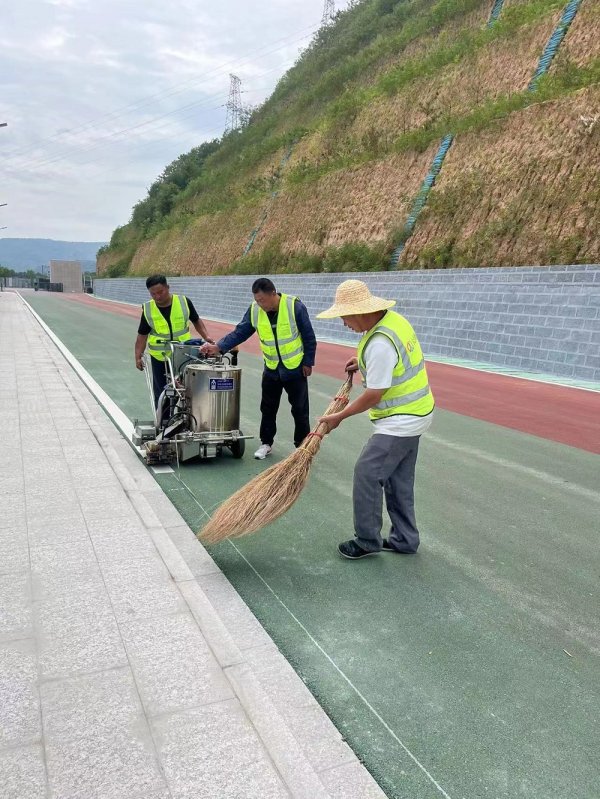 學(xué)校體育場(chǎng)劃線