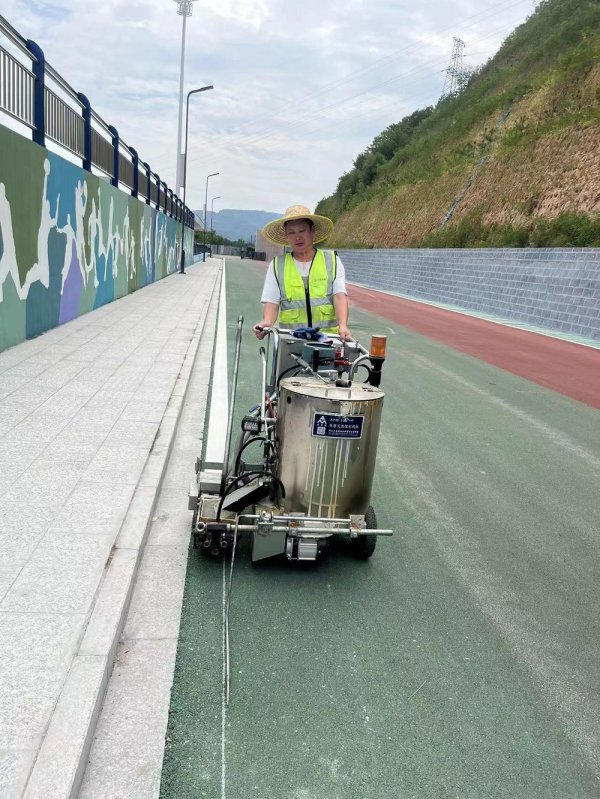 學(xué)校體育場(chǎng)劃線