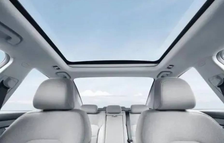 2023告別暴曬歷史 中禾調光全景天幕推動新能源汽車“玻璃變革”