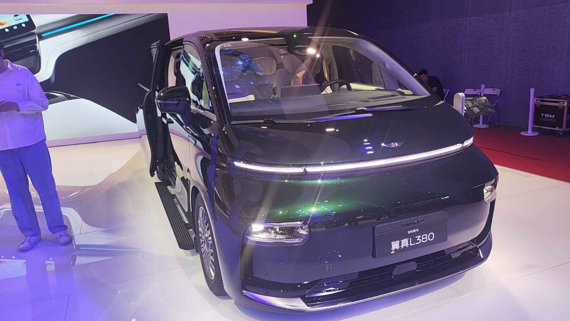 吉利翼真L380上海車展實車調(diào)光天幕效果展示