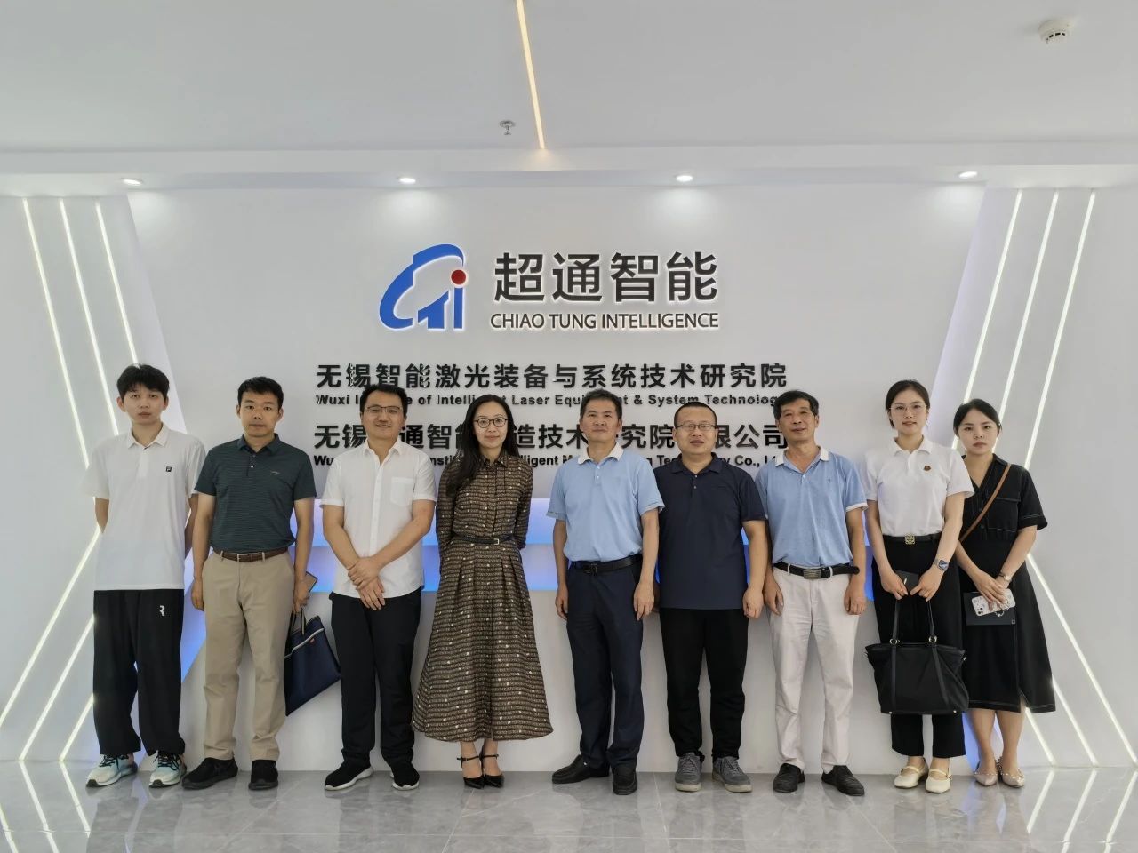 西安交通大學(xué)未來(lái)學(xué)院方敏副院長(zhǎng)一行蒞臨超通智能參訪交流