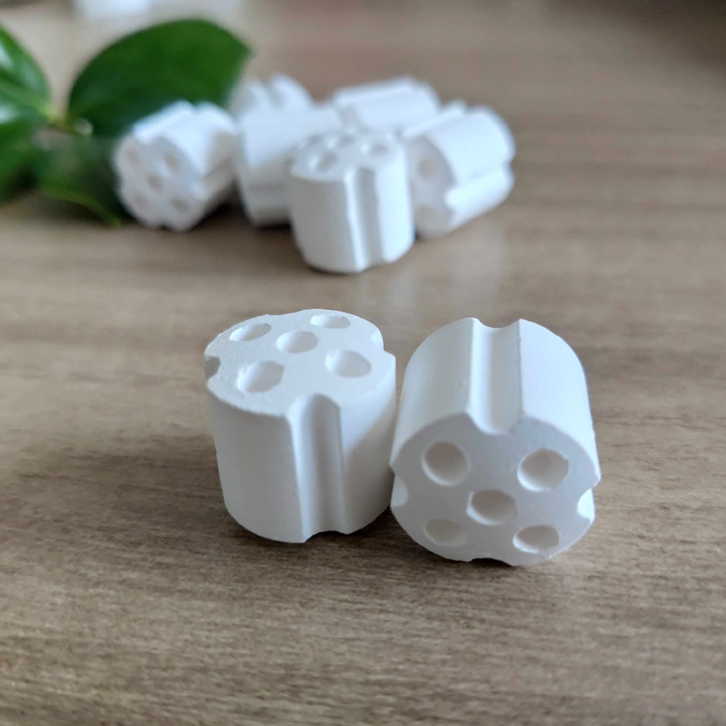 Secondary steam reforming catalyst support ZZC-680-5Q