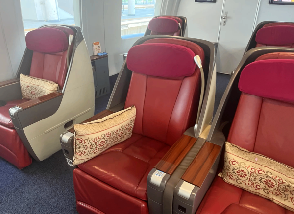 久泰JMJT模具公司SMC 高鐵座椅模具