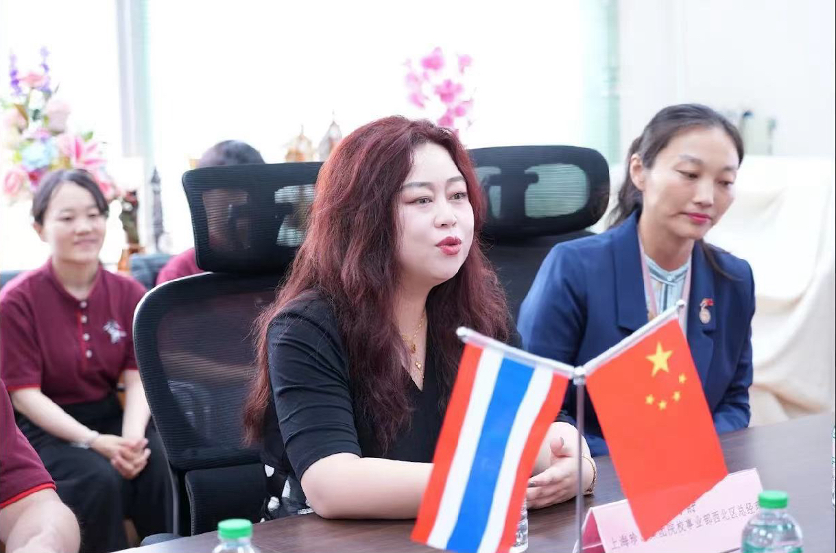 马静女士在座谈中详细介绍了珍岛集团如何充分发挥自身产业优势