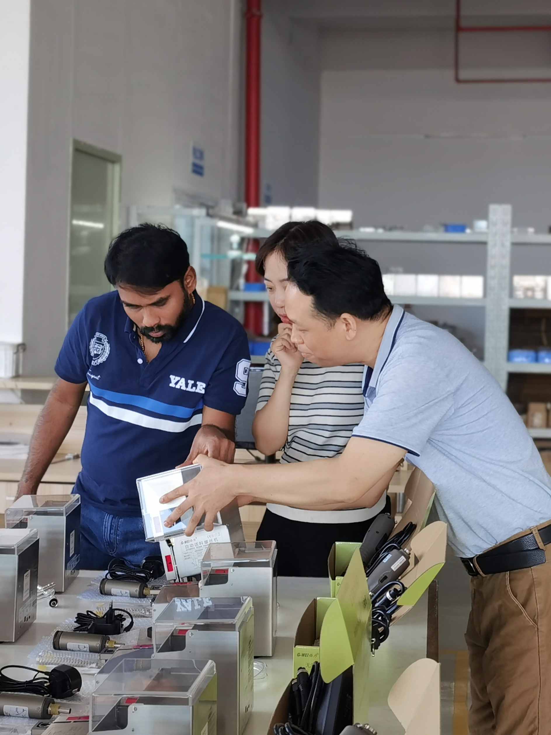 Revolutionizing Assembly Efficiency with Automatic Locking Screw Machines