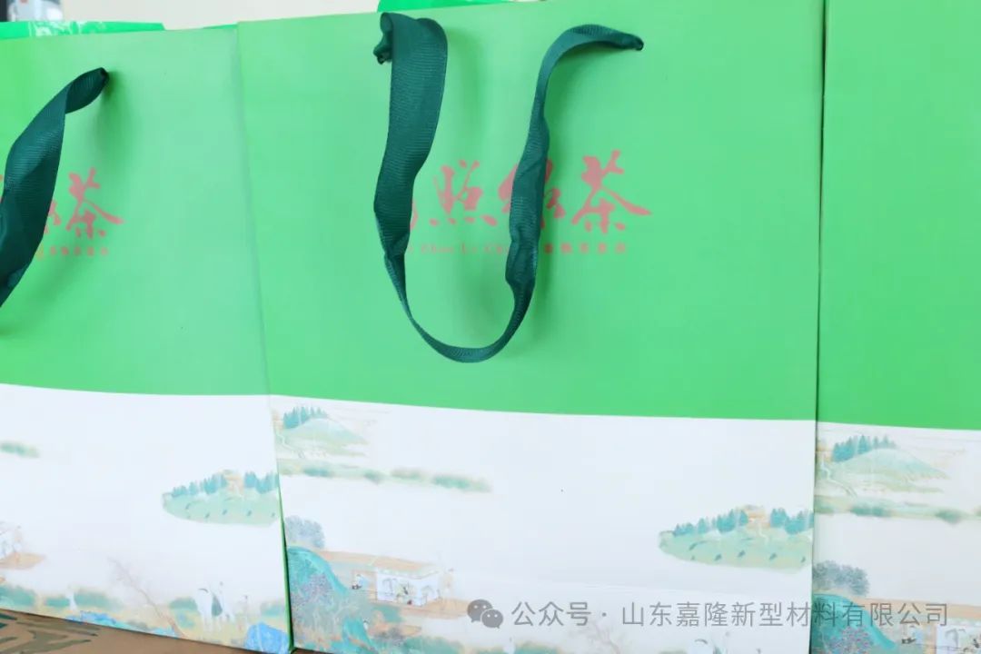 酷暑送清涼 關(guān)愛(ài)入心田