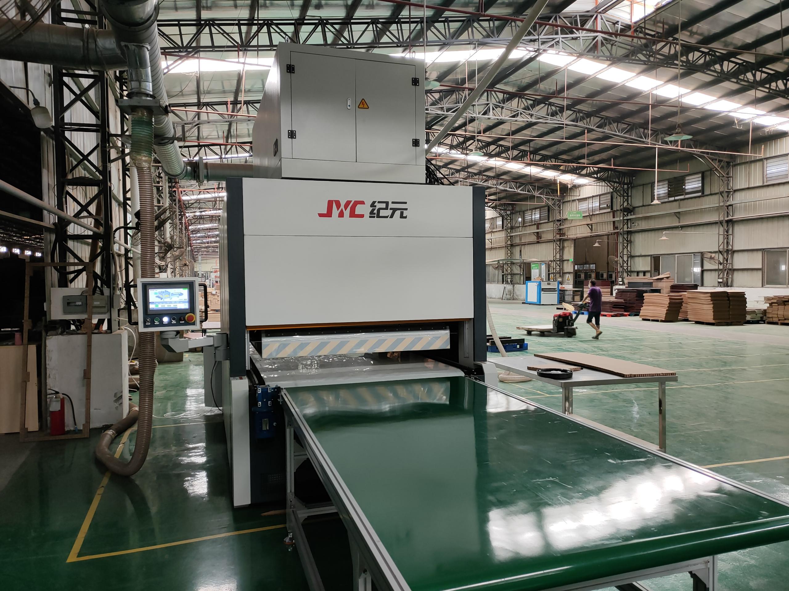 紀(jì)元高頻壓機(jī)在免漆門(mén)復(fù)合工藝上應(yīng)用為何如此受歡迎？