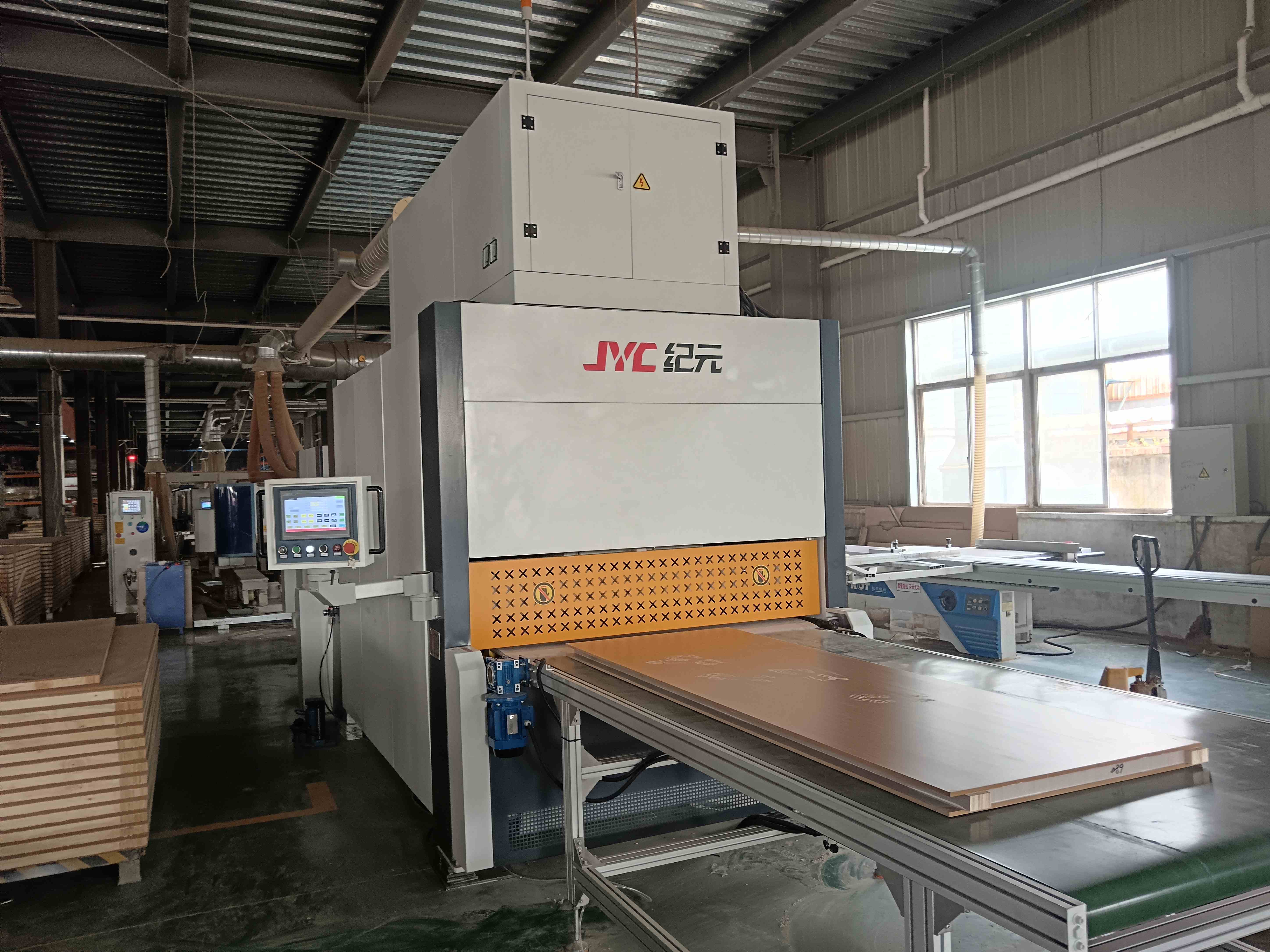 揚(yáng)州布朗卓藝-應(yīng)用現(xiàn)場-高頻復(fù)合壓機(jī)