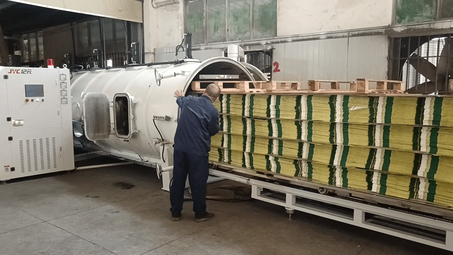 江門包裝公司-應(yīng)用現(xiàn)場-紙袋烘干-高頻木材真空干燥機(jī)