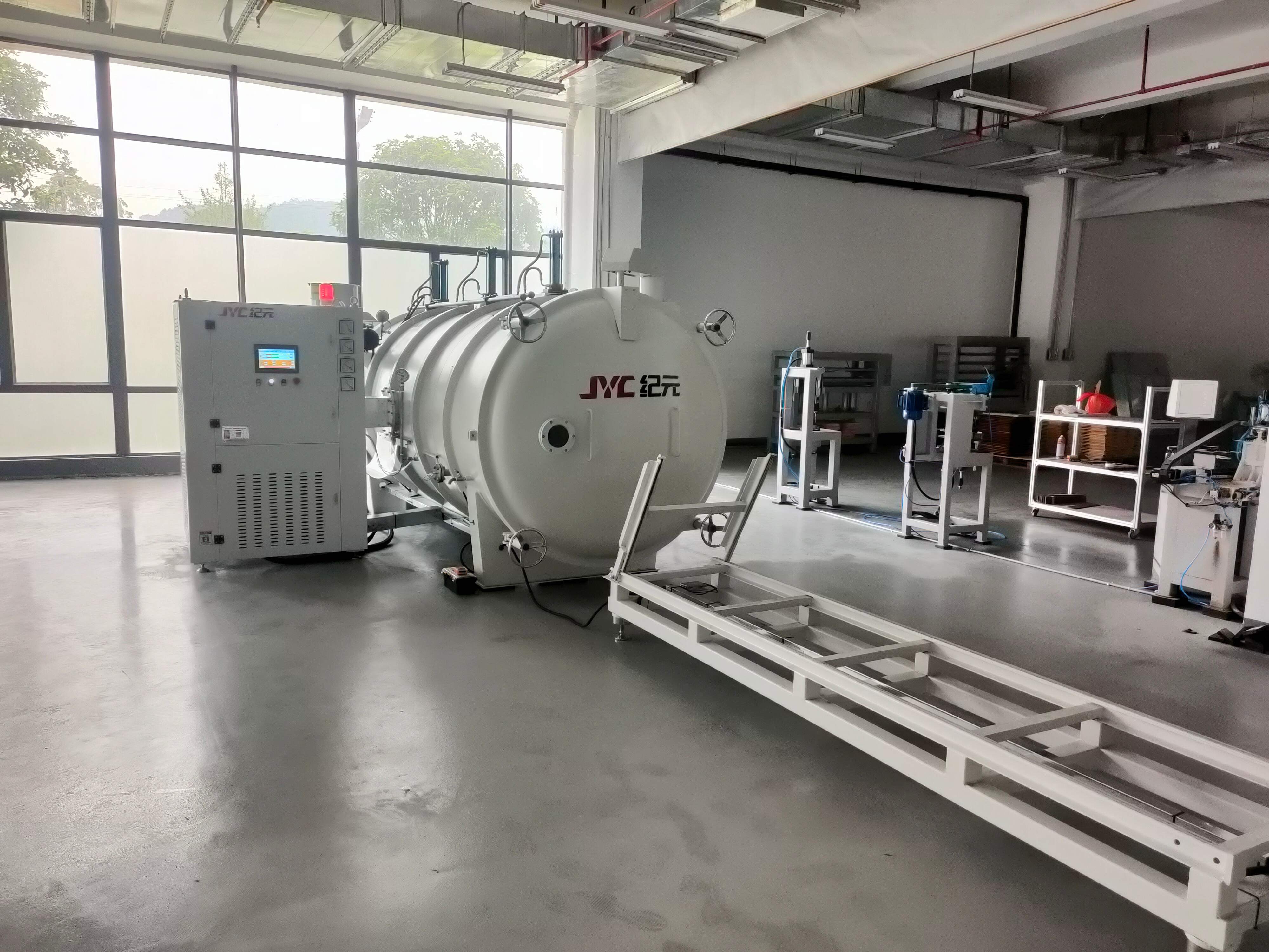 湖南永州-應用現(xiàn)場-高頻木材真空干燥機