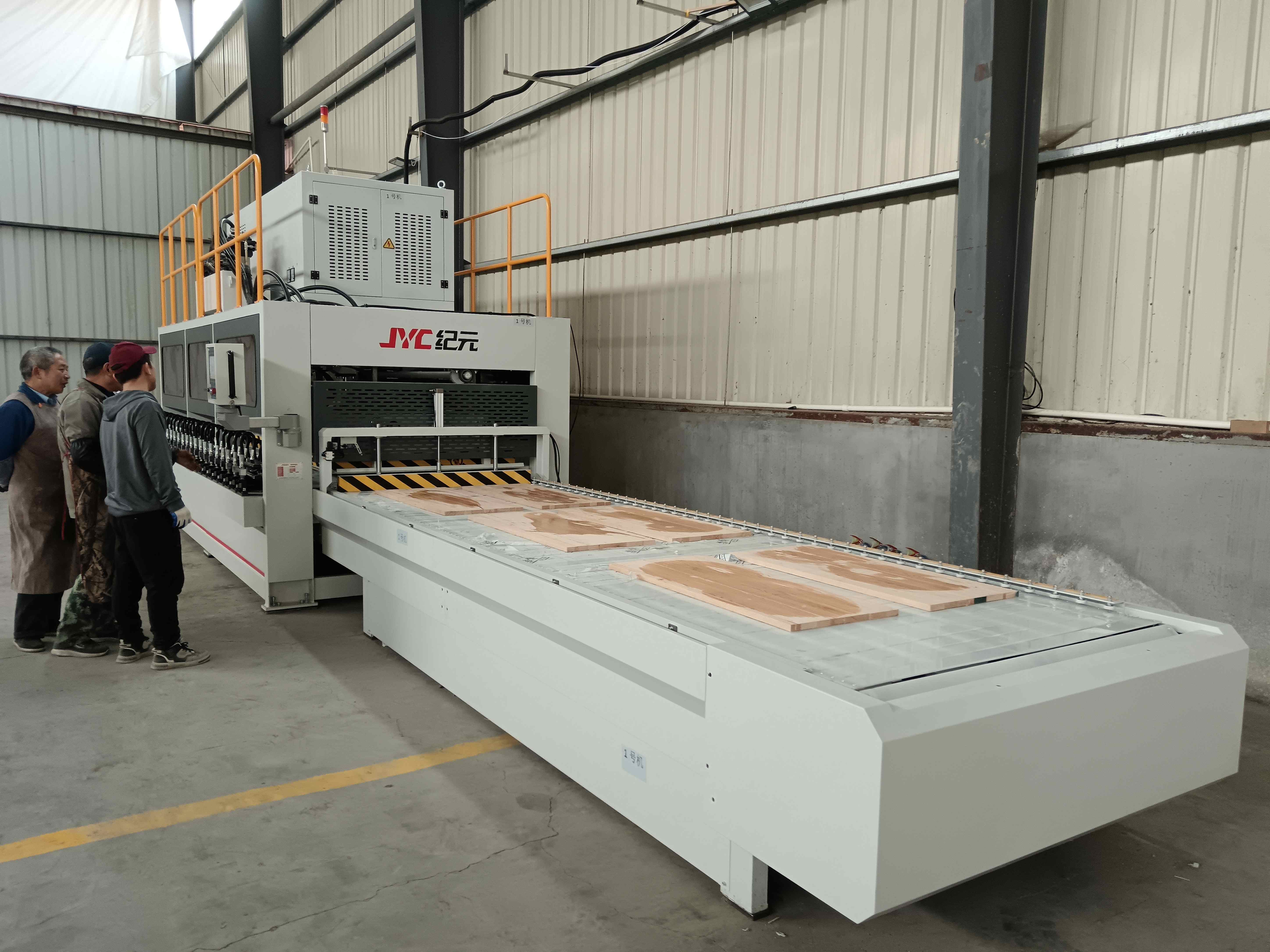 探秘高頻拼板機(jī)：木材加工的 “魔法工匠”