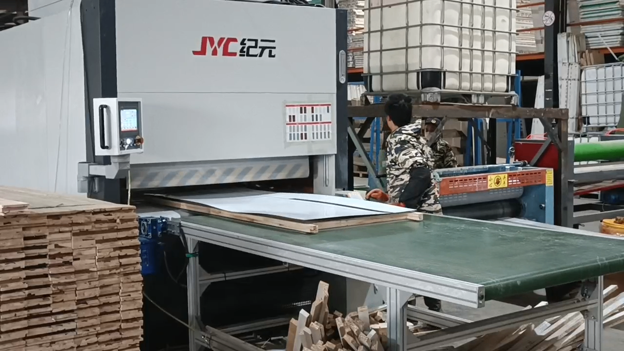 襄阳同创-应用现场-高频木门压机