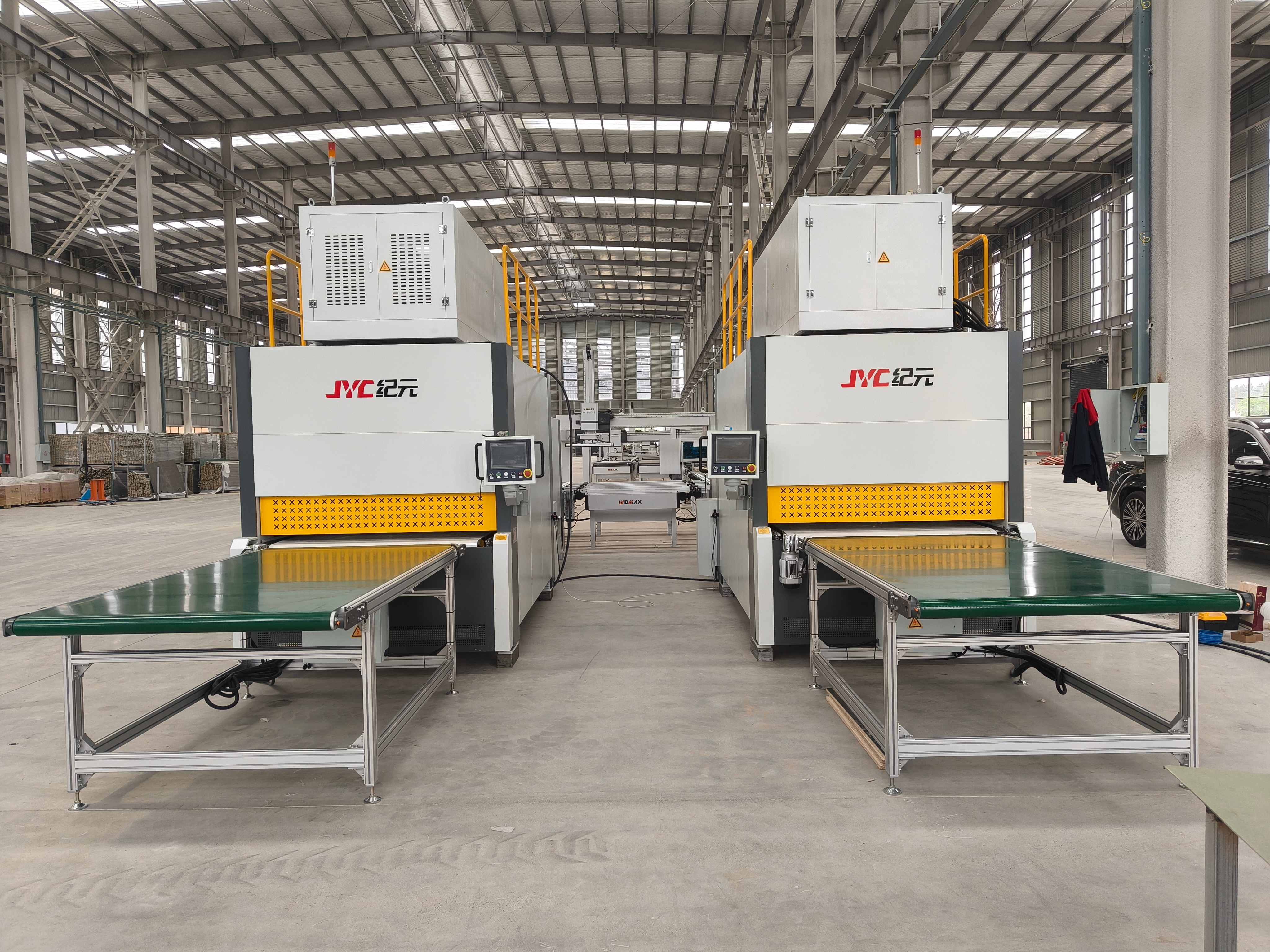 四川廣漢-應(yīng)用現(xiàn)場-高頻木門壓機(jī)