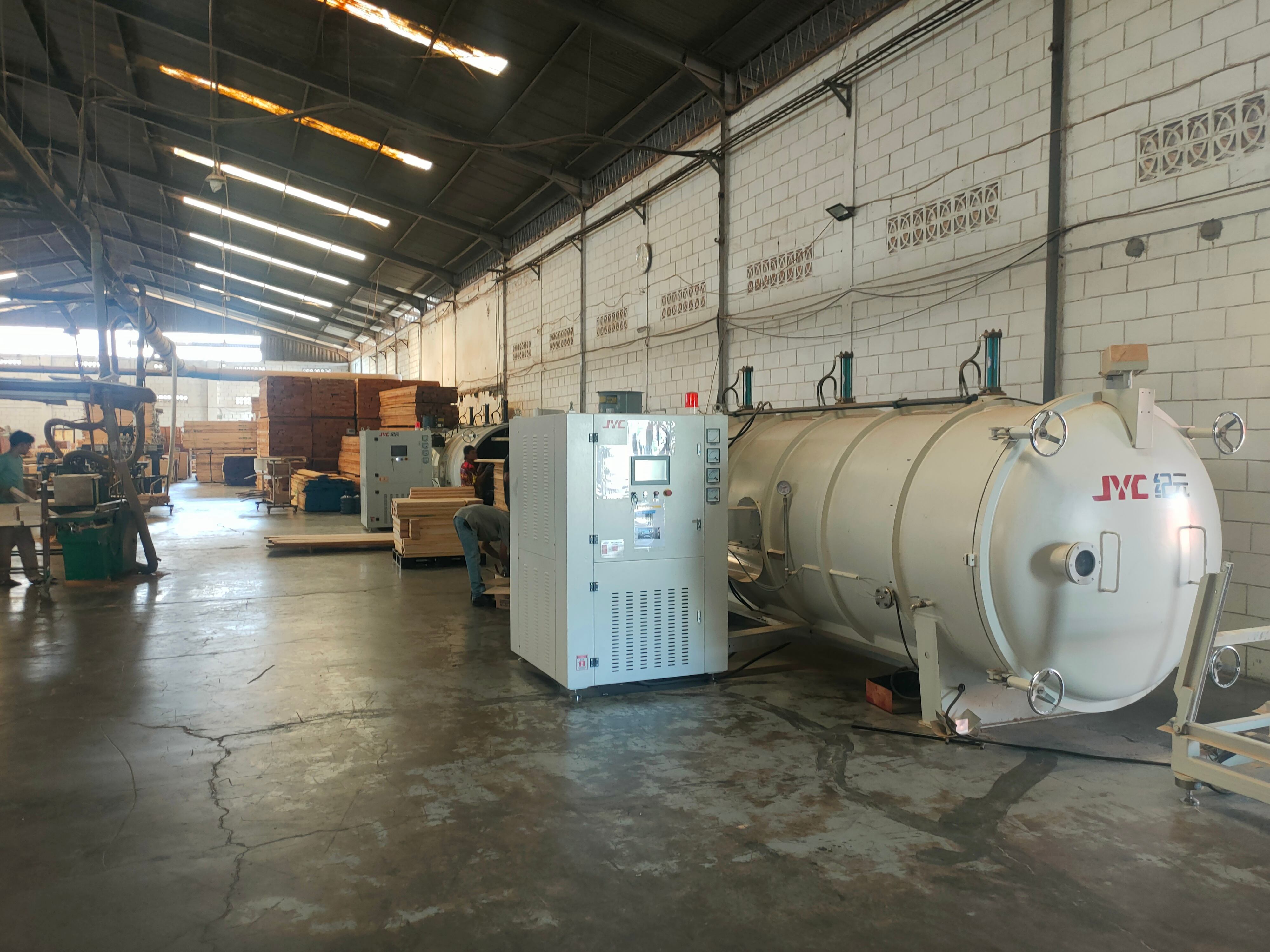 印尼客戶-應(yīng)用現(xiàn)場-高頻木材真空干燥機(jī)