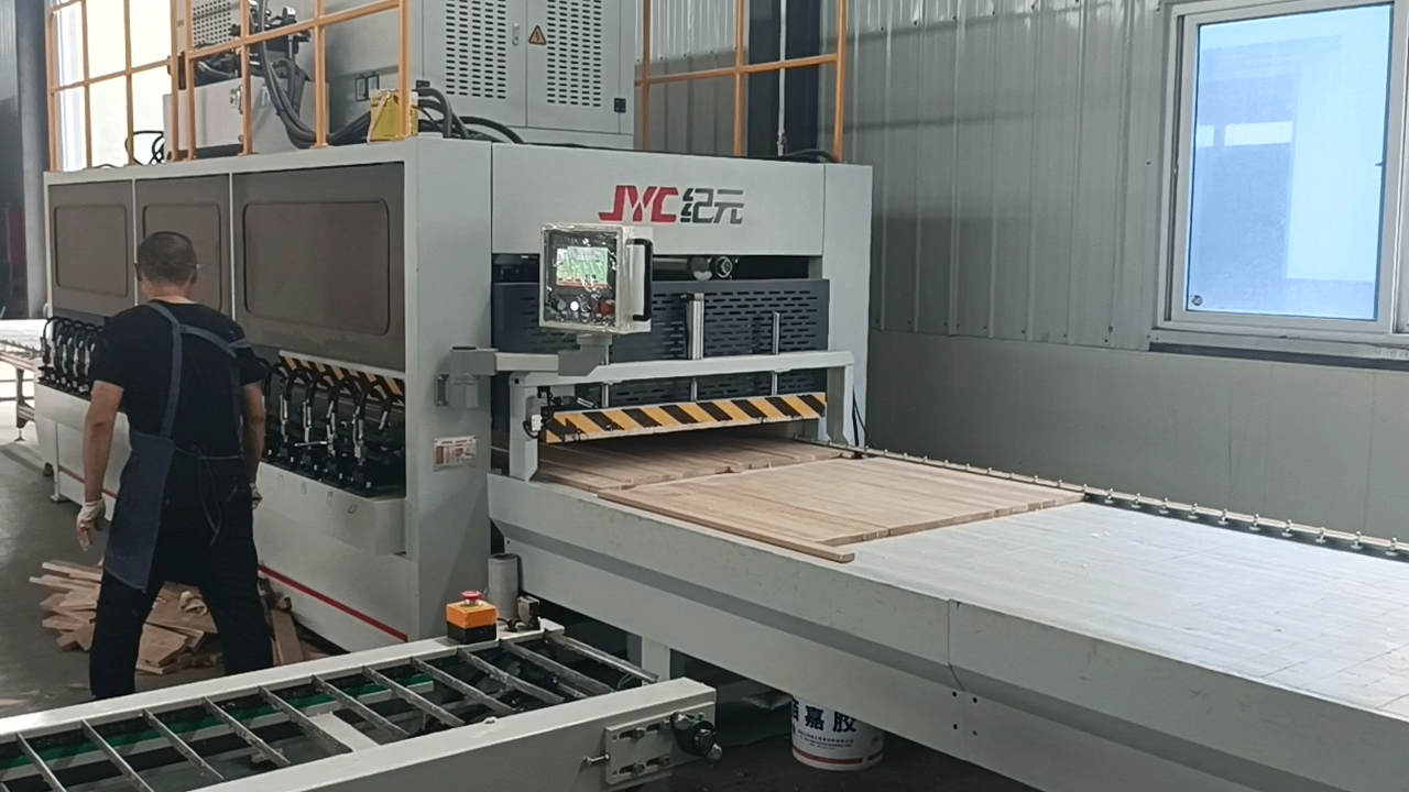 山東客戶-應用現場-高頻拼板機 山東客戶-應用現場-高頻拼板機