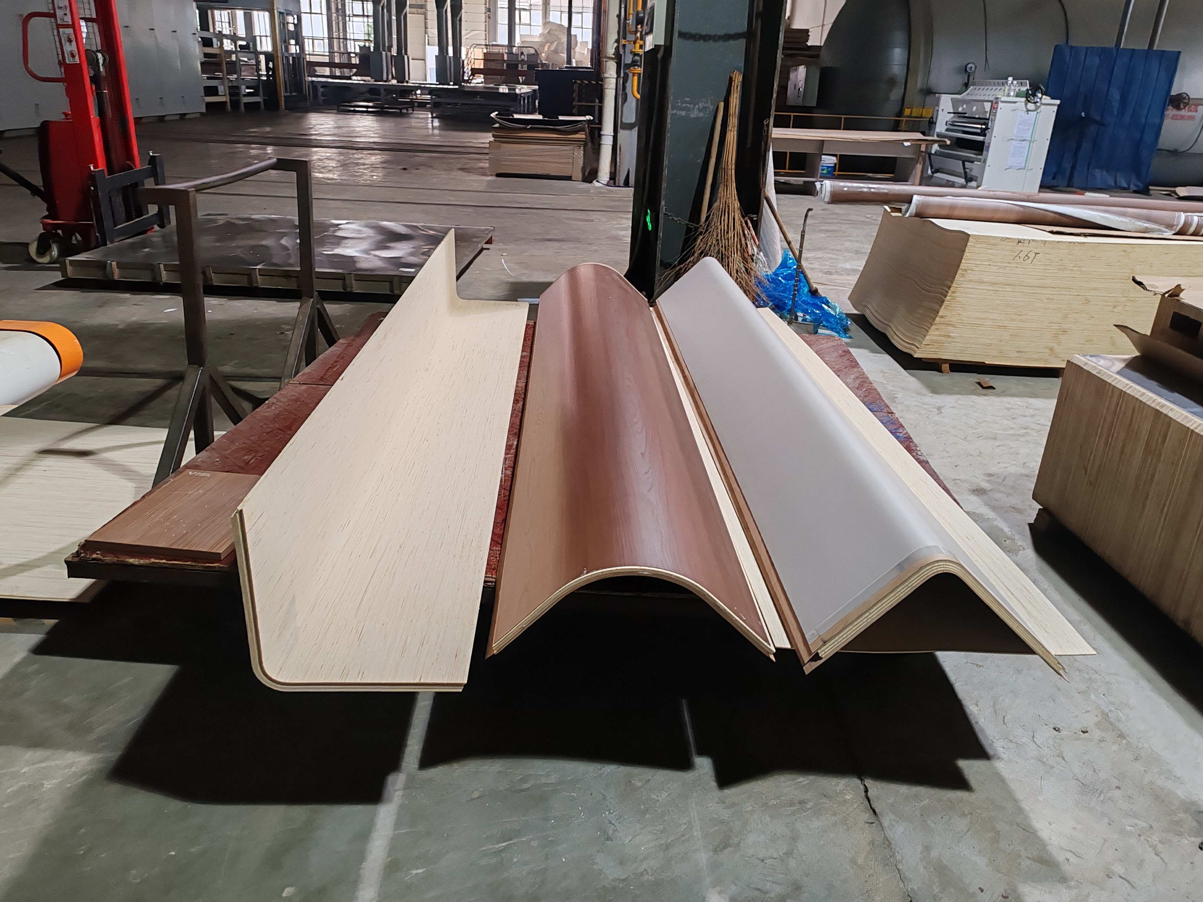 貴州客戶-應(yīng)用現(xiàn)場-高頻弧形板壓機(jī)