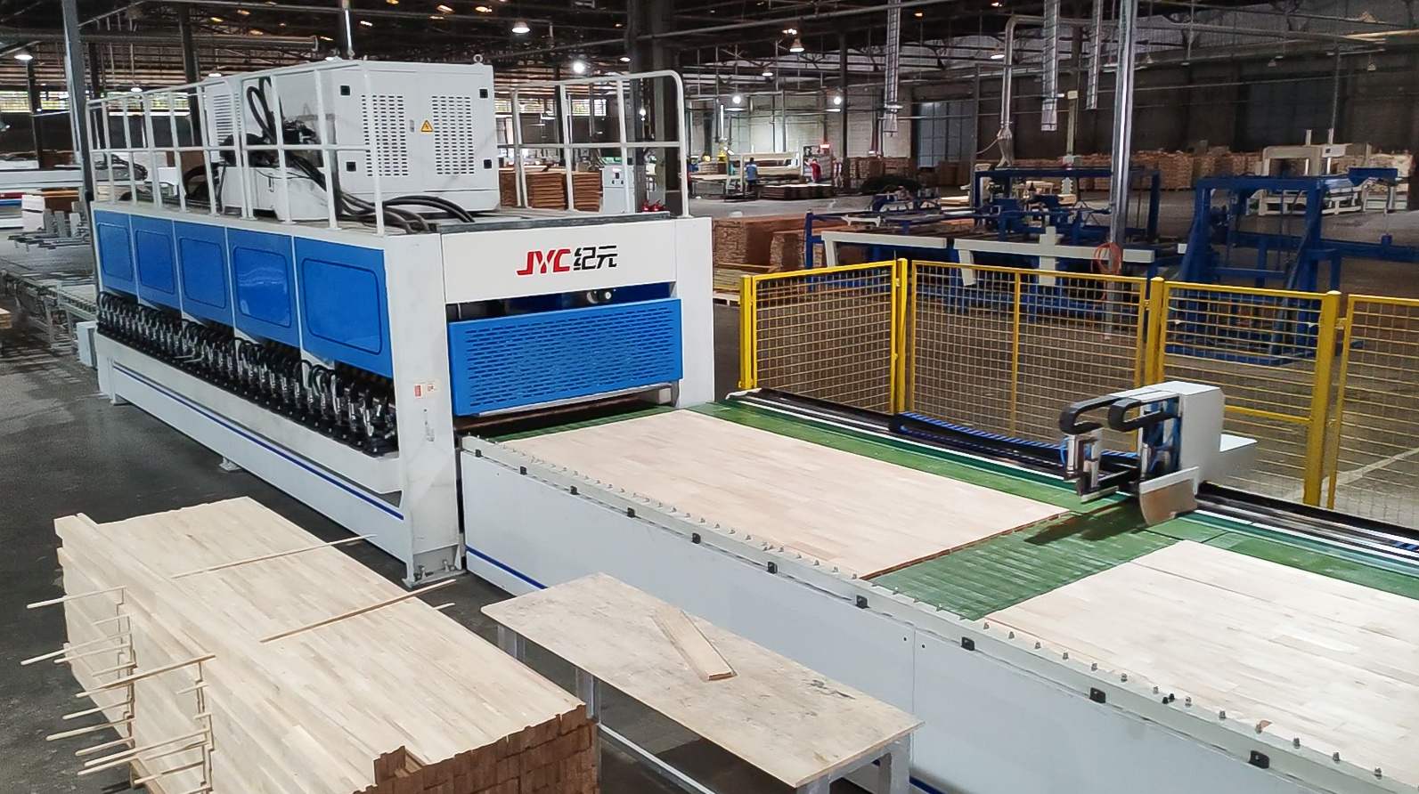 高頻拼板機憑什么成木工企業(yè)效率利器？30 年技術沉淀給出答案