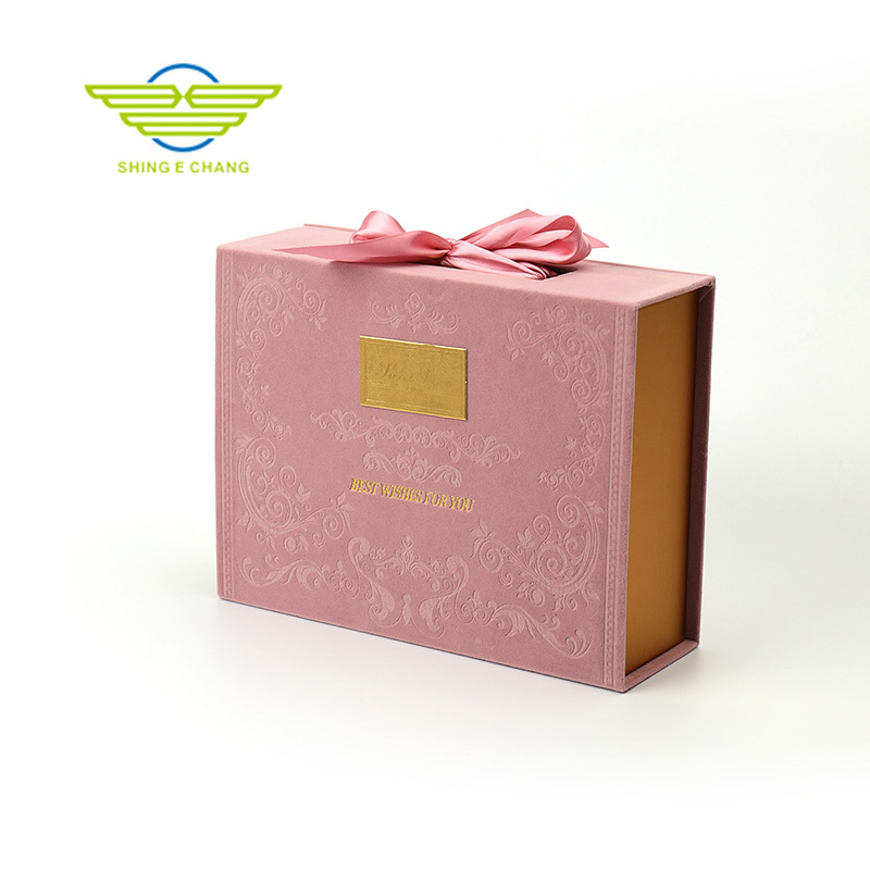 粉金壓紋蝴蝶結(jié)禮盒 浪漫送禮生日節(jié)日心意之選