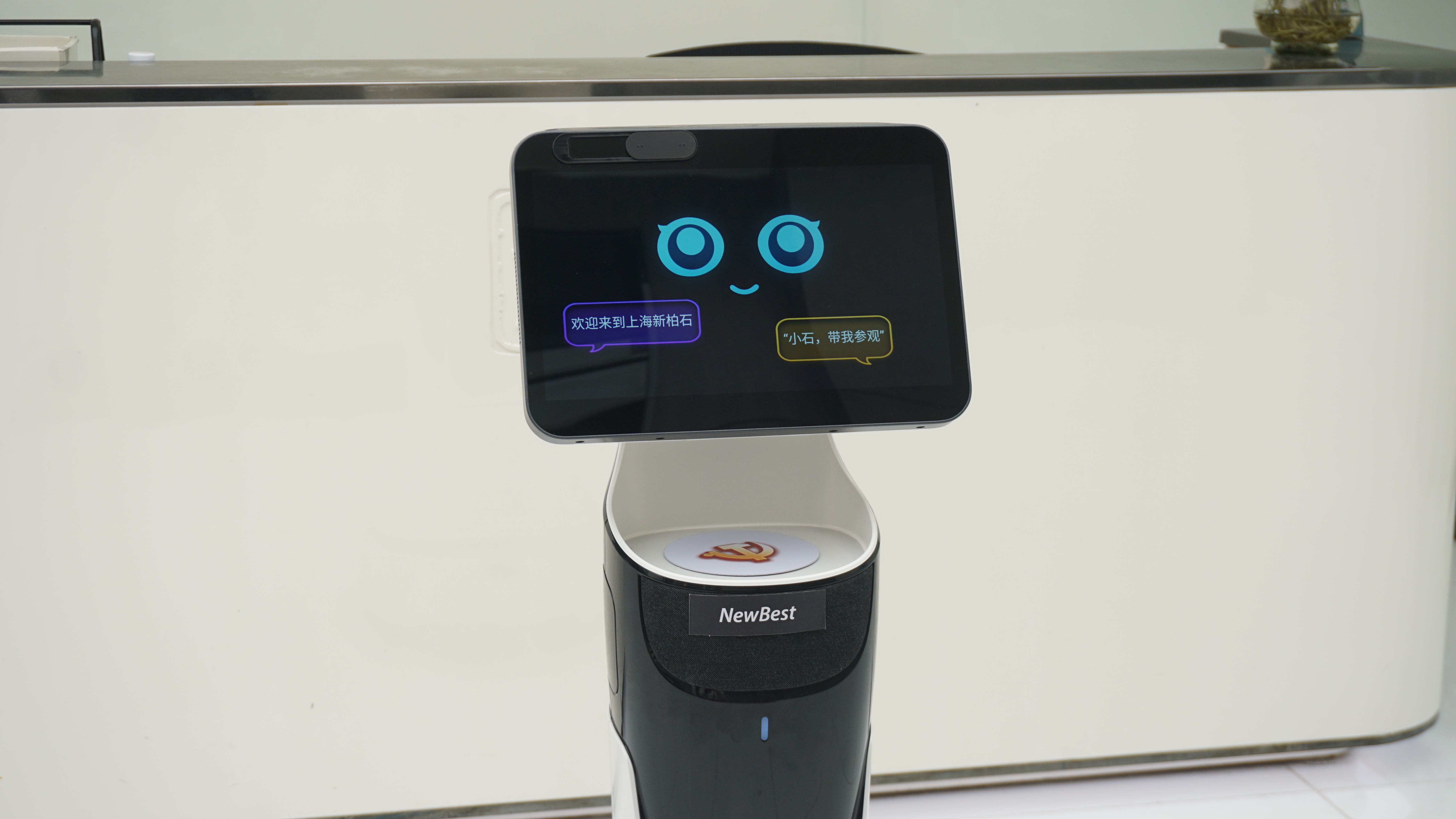 前臺機器人為企業(yè)帶來巨大商業(yè)價值，成為企業(yè)的利器