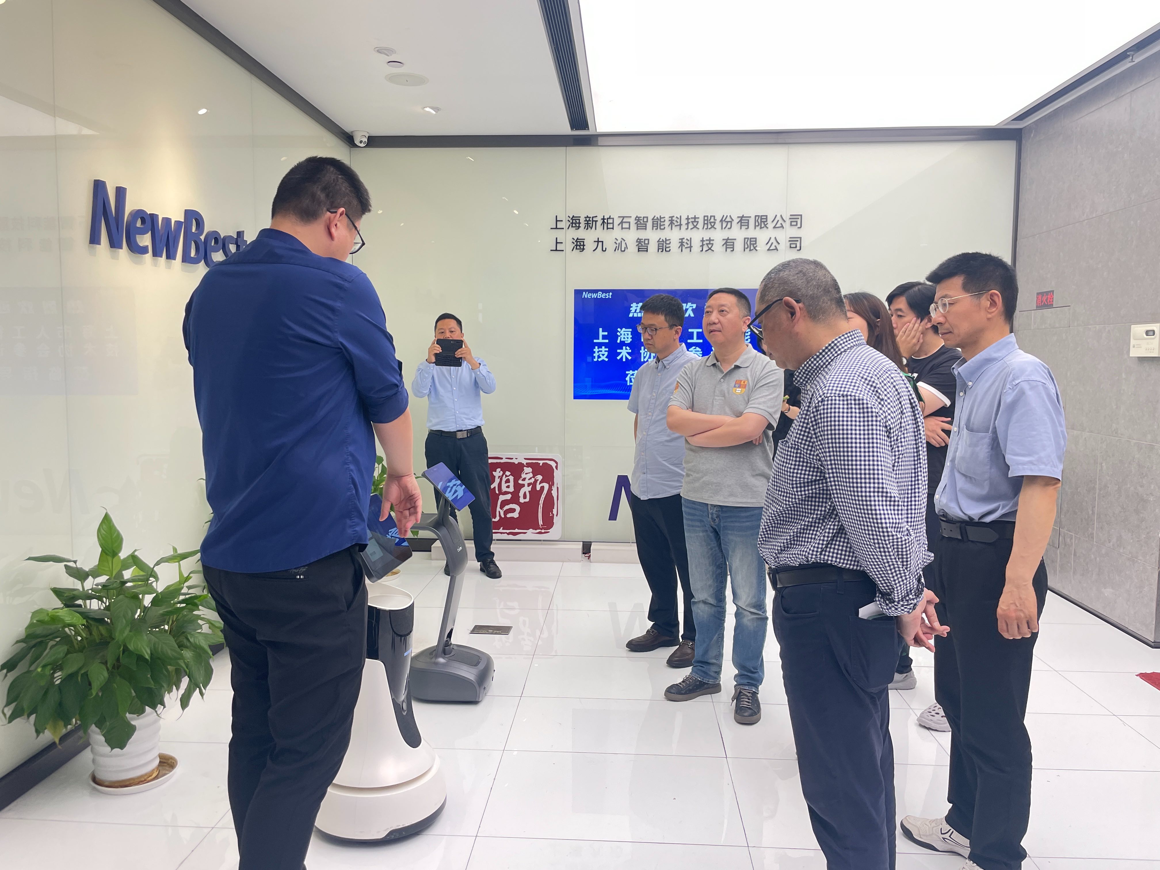 黨建聯(lián)建促發(fā)展，和諧共建慶“七一”