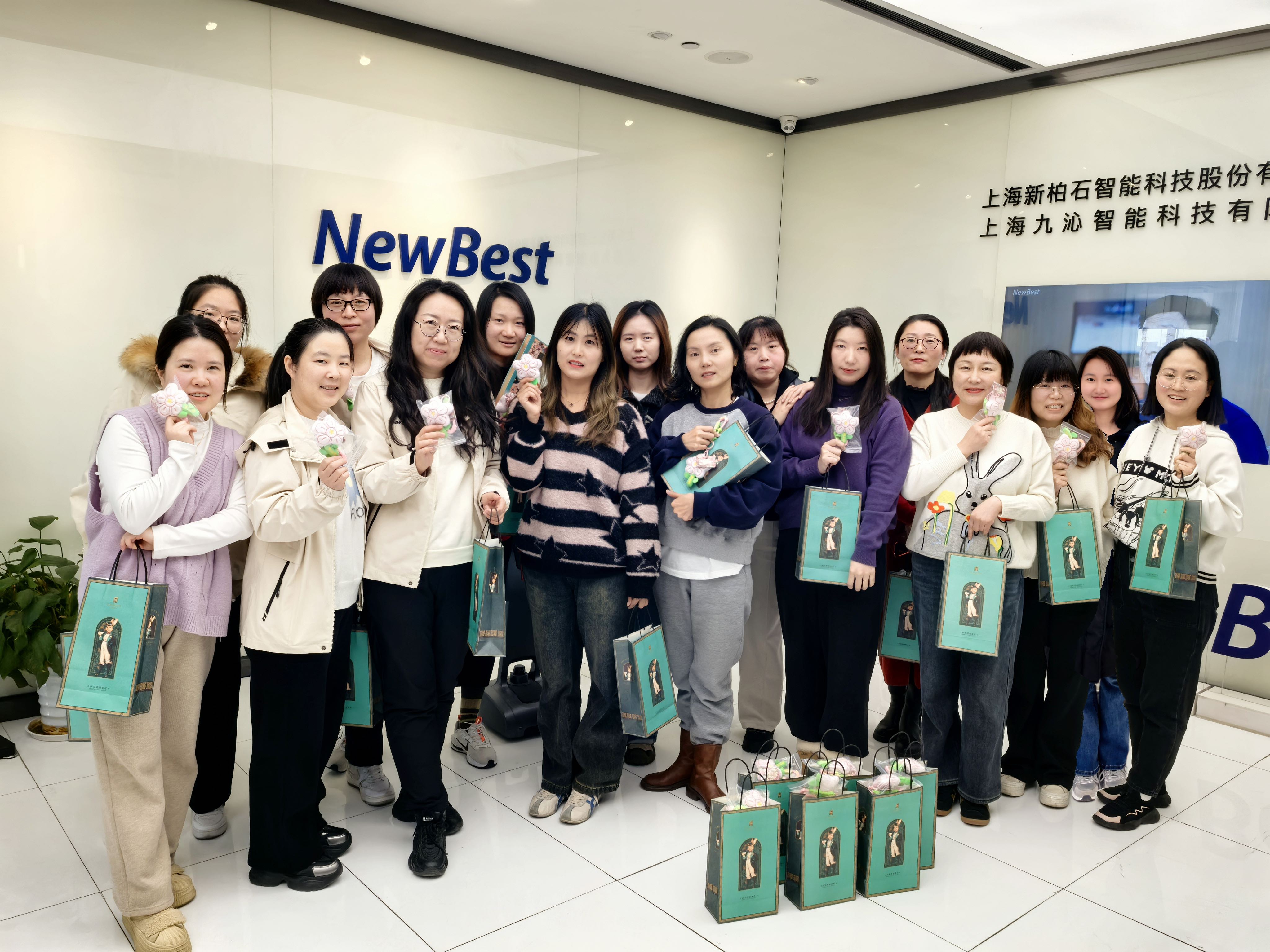 「她力量·智未來」——致敬新柏石AIoT+Robot賽道的“女神力”