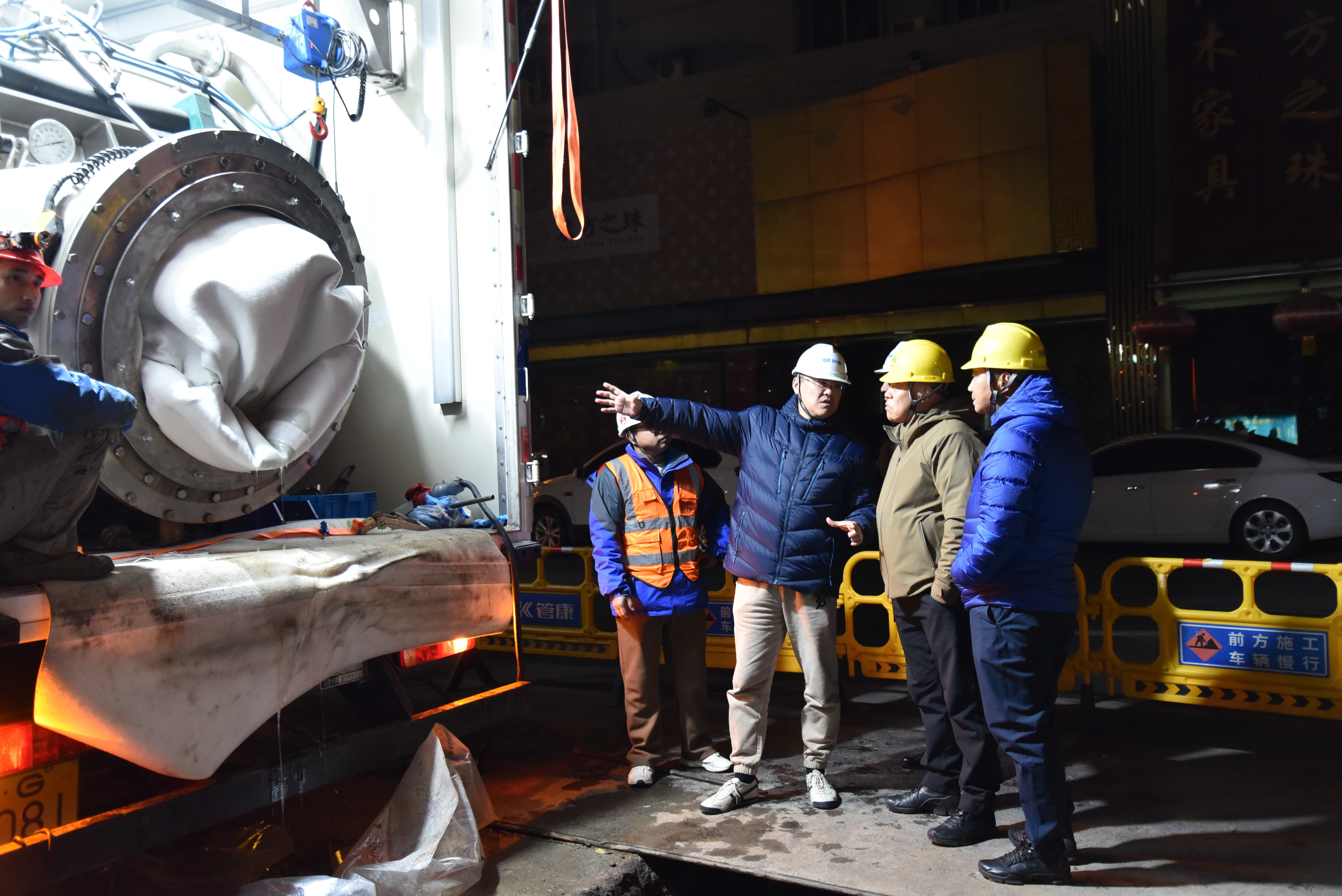 濟(jì)南|告別“馬路拉鏈” 大明湖畔供水管道上演“微創(chuàng)修復(fù)術(shù)”