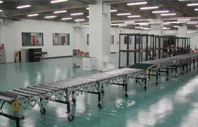 伸縮式輸送機