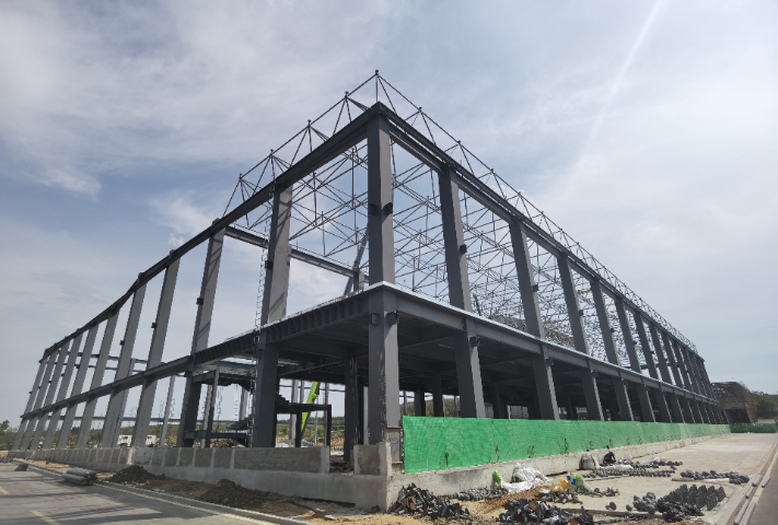 內(nèi)蒙古生產(chǎn)鋼結構工程歡迎選購 客戶至上 赤峰神洲彩板鋼構供應