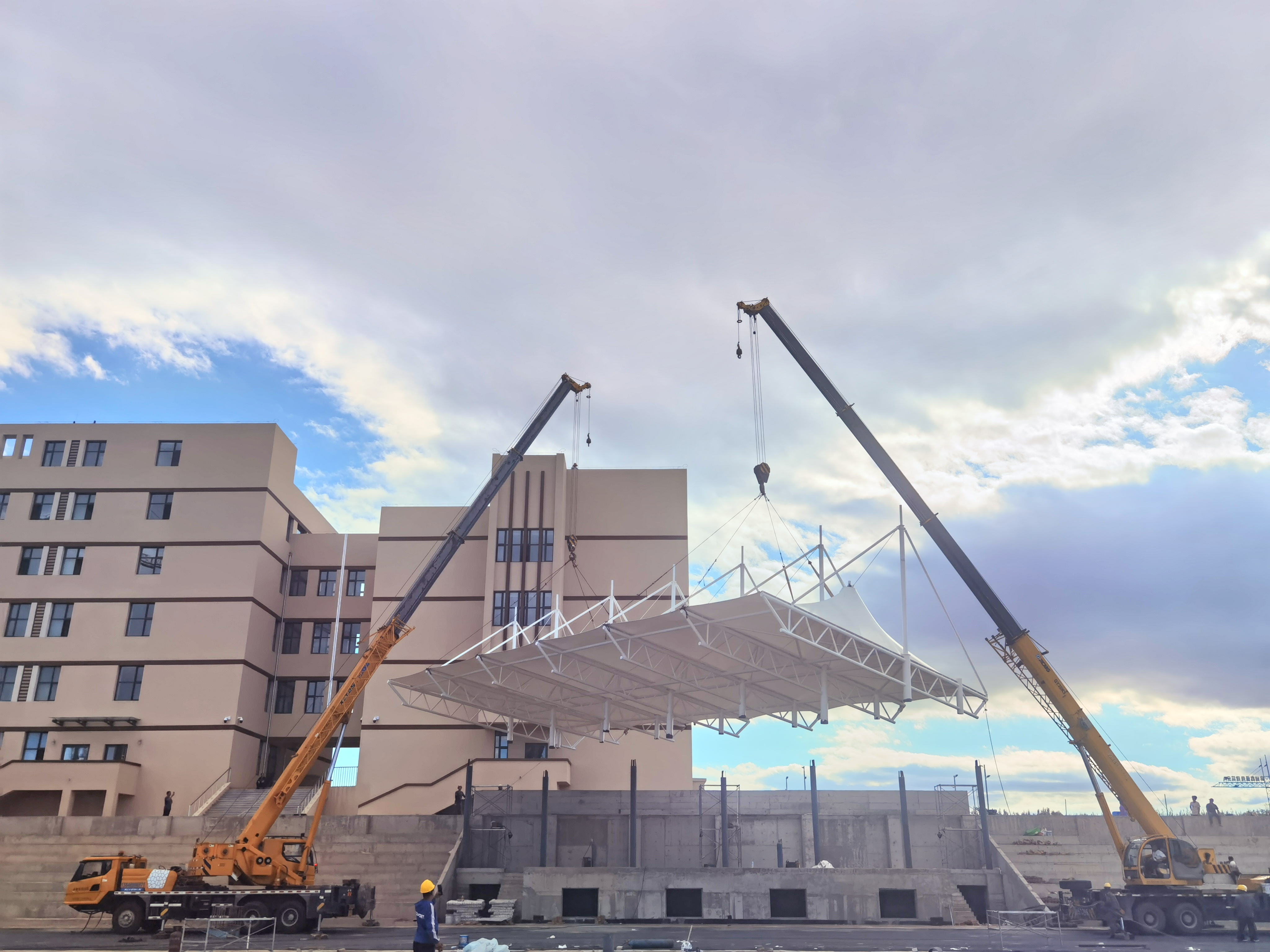 銷售赤峰市赤峰鋼結(jié)構(gòu)加工廠項目經(jīng)驗直銷赤峰神洲彩板鋼構(gòu)供應(yīng)