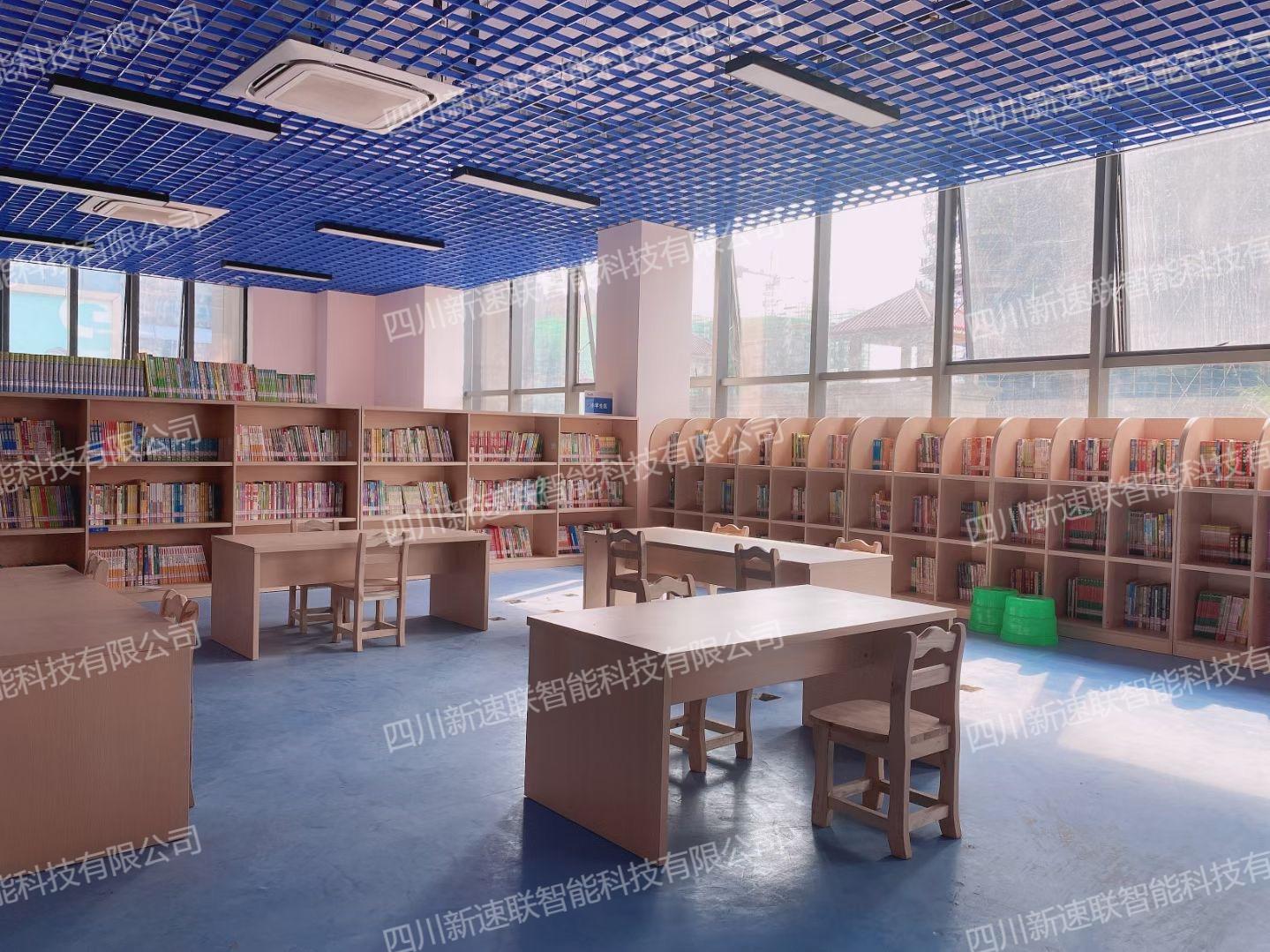 儿童书架阅览桌