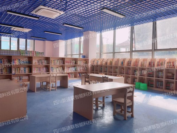 儿童书架阅览桌
