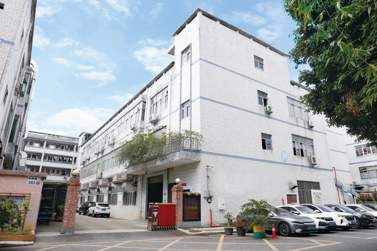 萬物互聯時代龍強多功能TF卡座兼容多設備存儲擴展需求