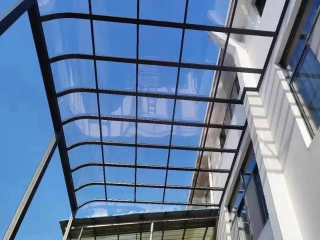 江蘇灰色pc耐力板是怎么加工的 蘇州逆鱗新材料供應(yīng);