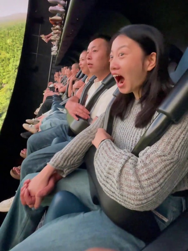 球幕轨道飞行影院投影_深圳千渡信息科技