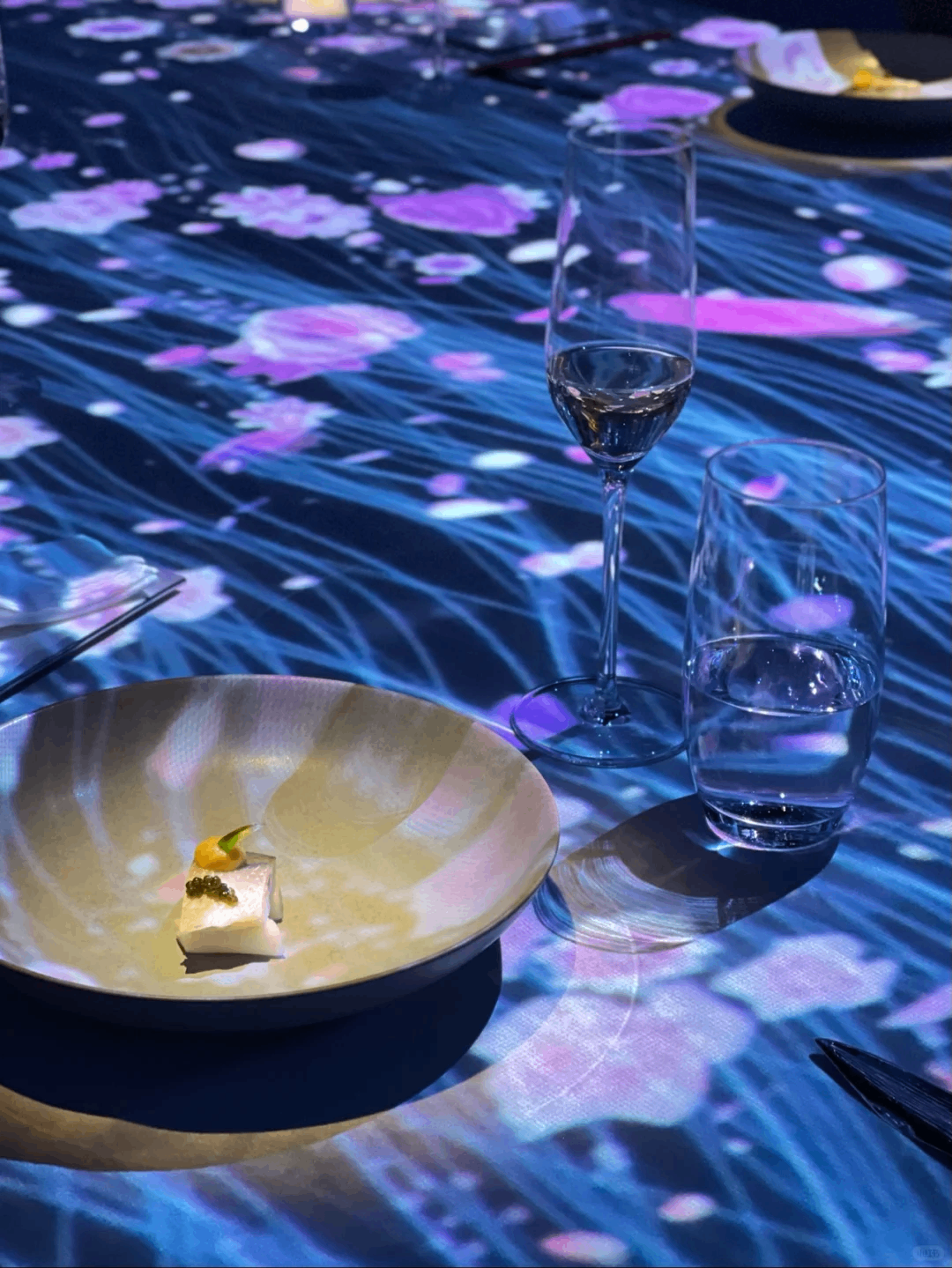 全息餐厅和传统餐厅相比，有什么优势？