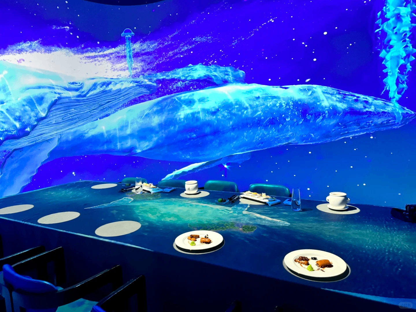 利用全息投影 | 打造沉浸式氛围餐厅