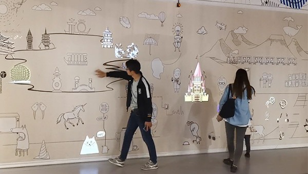 沉浸式展厅——魔法墙互动投影