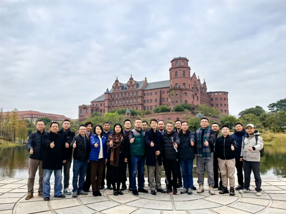 立卓科技总经理刘海龙先生参观华为办公基地_深圳市立卓科技有限公司