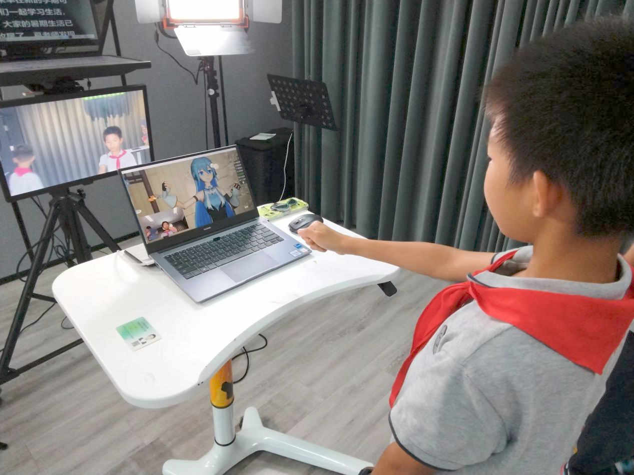 学生使用声阅未来学习平台图片