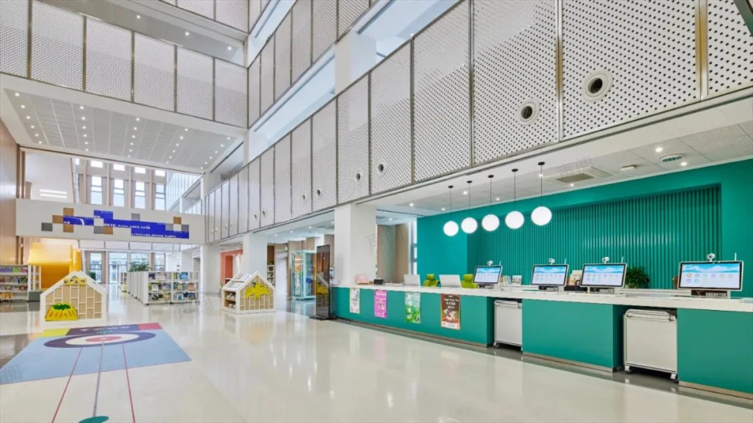 無錫市新吳區幸福外國語小學智慧圖書館