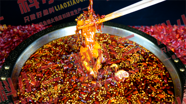 成都特色麻辣美蛙魚(yú)火鍋底料加盟 四川料小二食品供應(yīng)