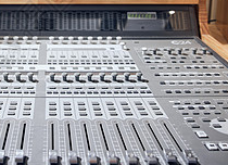 主要经营调音台