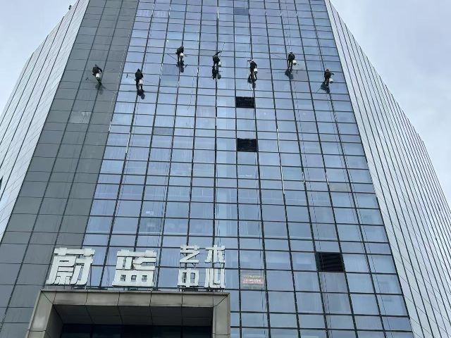 秀洲區(qū)方便外墻清洗質量 嘉興嶸安外墻清洗供應