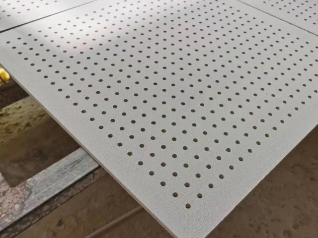 廣西品牌石膏吸音穿孔板現(xiàn)貨 廠家直供 柳州市杰特建材供應(yīng)