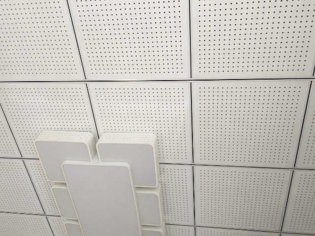百色高質(zhì)量石膏吸音穿孔板現(xiàn)貨 廠家直供 柳州市杰特建材供應(yīng)