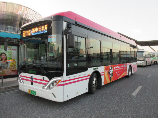 長(zhǎng)寧區(qū)公交車身廣告怎么收費(fèi) 真誠(chéng)推薦 上海市天迪廣告供應(yīng)