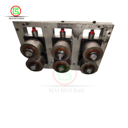 Three sets of roller traction Three sets of roller traction