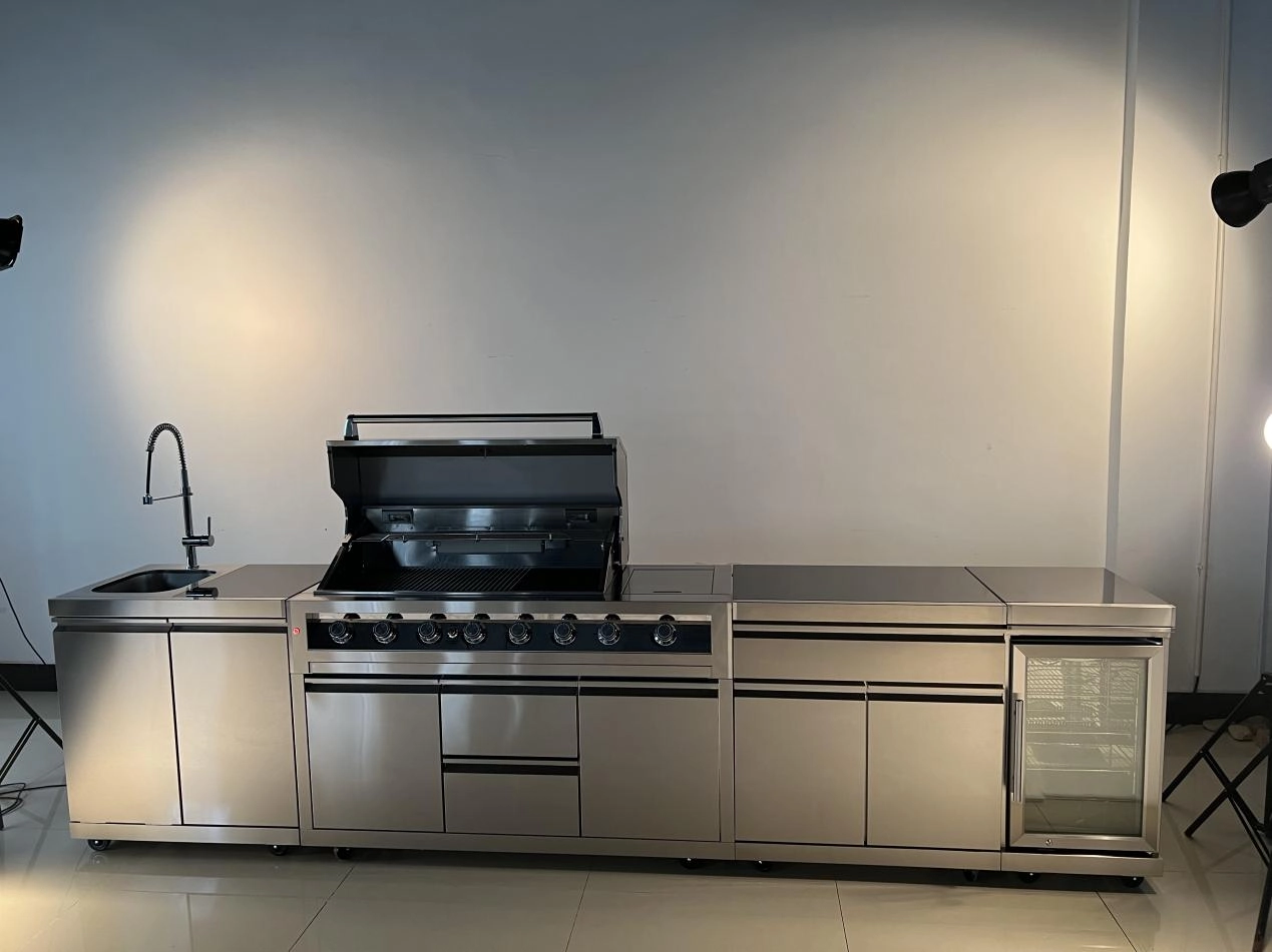 integrated luxury outdoor barbecue unit