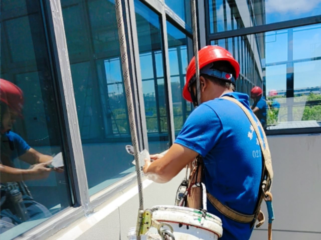 奉賢區(qū)玻璃幕墻維修多少錢 歡迎咨詢 上海展凱幕墻工程供應(yīng)